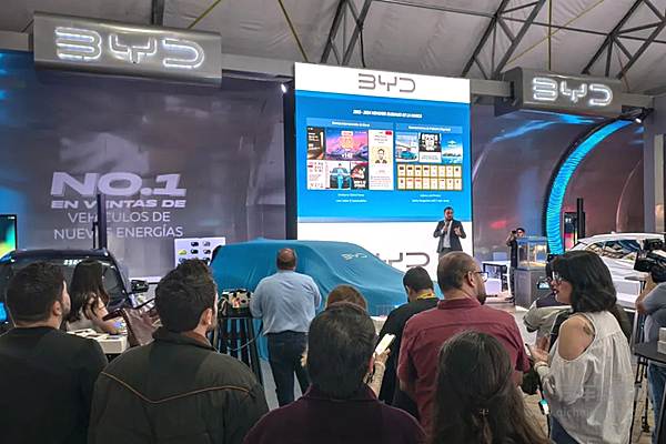 元UP于危地马拉AUTOSHOW震撼上市