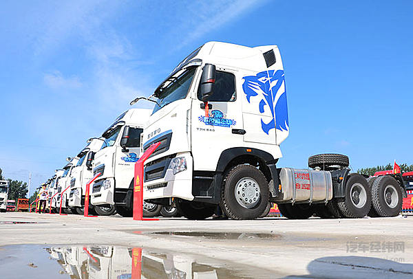 中国重汽实况挑战赛南下阜阳  “皖K”运输人迎“干线之星”