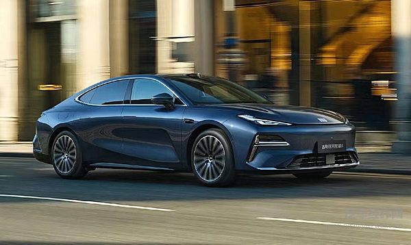 舒适配置vs超长续航 银河星耀8&风云A9L 哪款是你的菜？