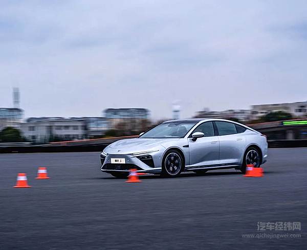 哪吒汽车该如何站稳中低端市场？