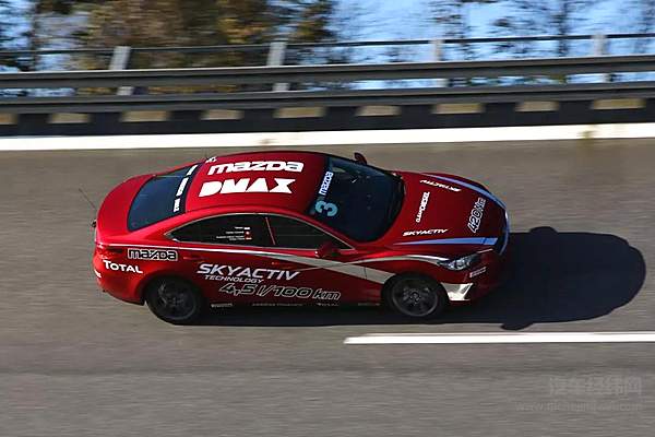 马自达6使用2.2柴油发动机在德国挑战最高时速，成绩为221.072km/h