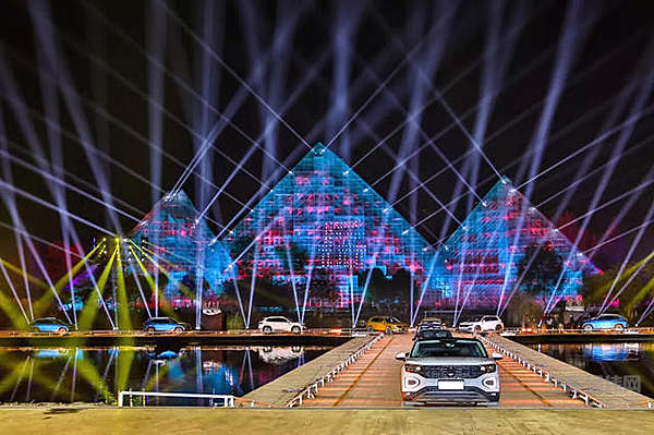 港珠澳大桥正式通车 开什么车过桥比较合适？