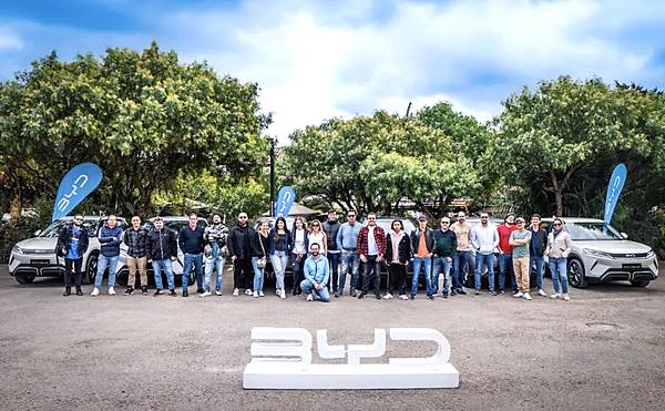 比亚迪元UP亮相哥伦比亚 引领绿色出行新时代