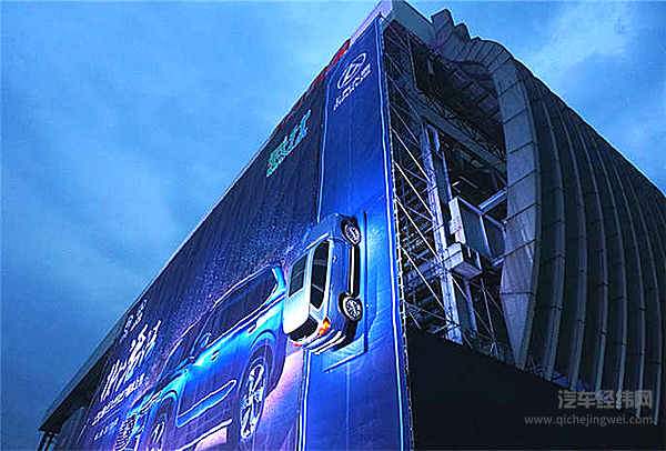 上汽大通D90 SUV上市 不仅“换个活法”还换了“玩法”