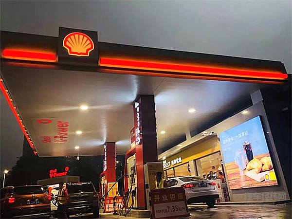 米其林星级餐厅去过不少，但星级的加油站我还是第一次见