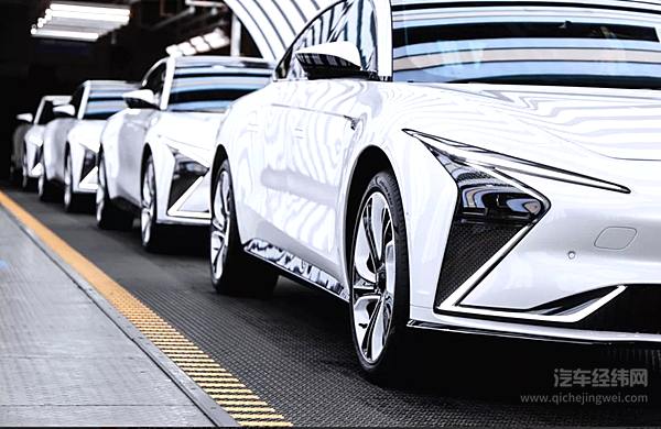 智己开启“数据煲机”范式 上汽新能源高端化大业可期？