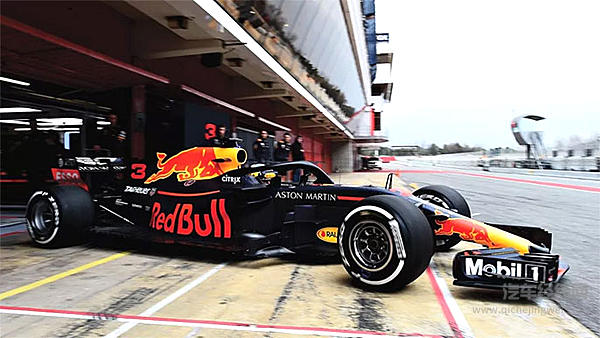 F1战火重燃 阿斯顿·马丁在赛道上驰骋的感觉真的很不错