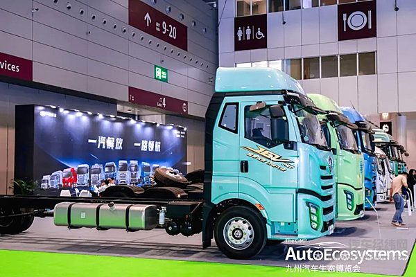 九州汽车生态博览会盛大启幕，首日超10万人前来观展！