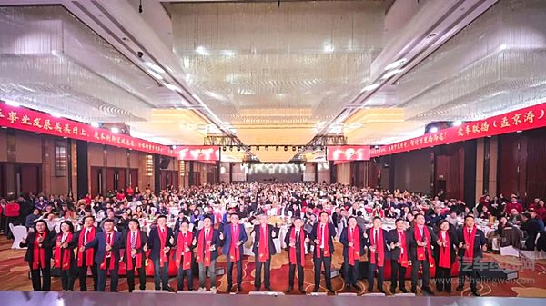 “共赴·新奇夜”2025奇家宴盛大开席