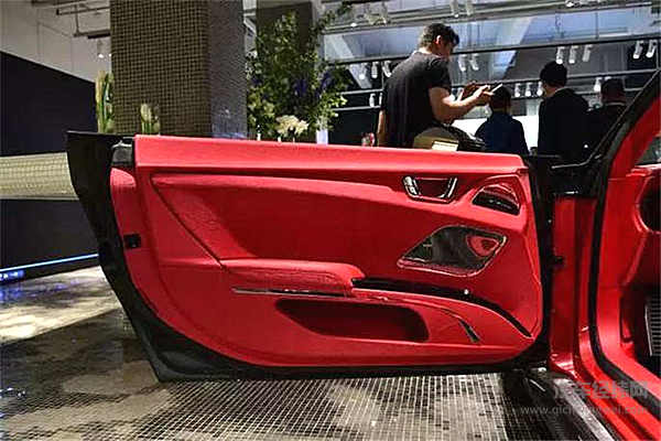 国产跑车终于崛起，实车到店6月底开卖，网友：砸锅卖铁买的起吗