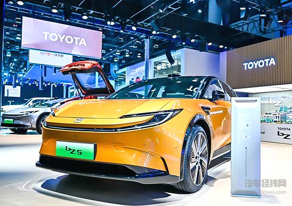 TOYOTAbZ纯电动专属系列再次家族独立出展 闪耀亮相成都车展
