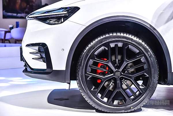 天际ME7运动套件特别版配置全黑轮毂、红色卡钳