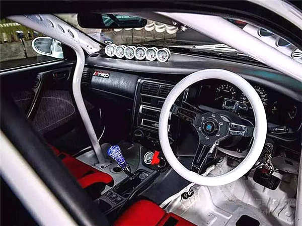 赛车与改装车的区别，其实是两者压根不是一个物种！