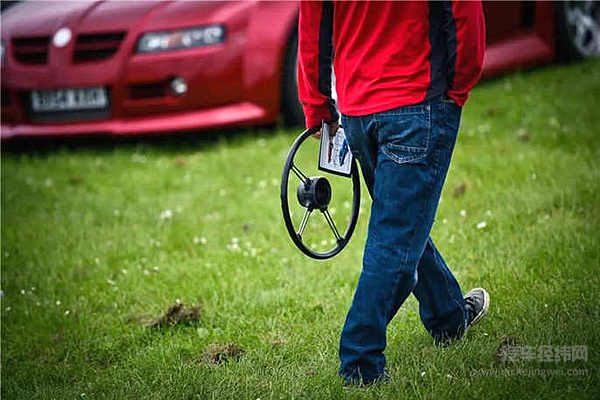 在设计趋同化的汽车时代，不如用这些老车回味经典！