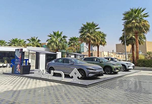 比亚迪携五款新能源车型亮相沙特阿拉伯