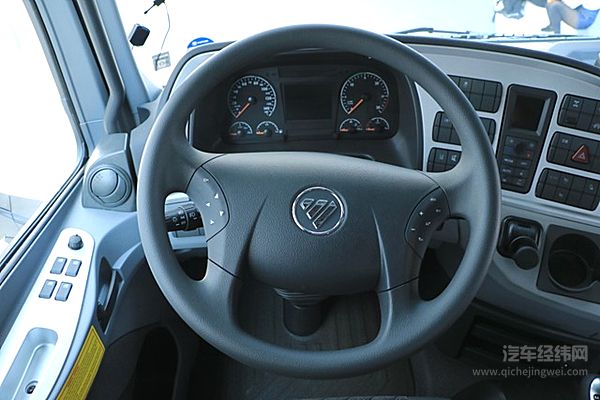 欧曼EST超级卡车的高颜值让老司机“汉心暗许”