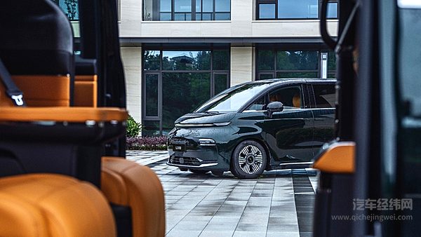 都是新物种 LEVC 380能否挑战小鹏X9？