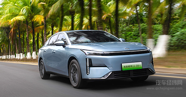 十万元级插混家用轿车对决 吉利银河L6 EM-i与比亚迪秦L谁更胜一筹