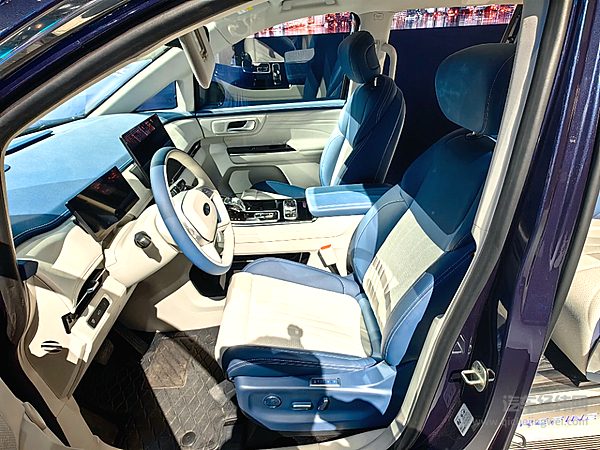 江淮瑞风RF8鸿蒙版上市 有华为就有销量？