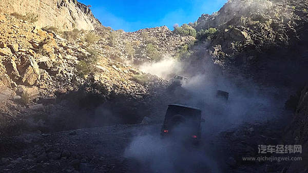 把不可能变为可能 梅赛德斯-奔驰G级越野车身怀绝技