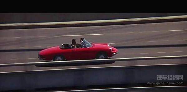 电影《毕业生》中，阿尔法·罗密欧 Spider Duetto出镜