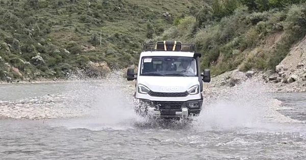 三万里狂飙！依维柯欧霸·山海车主高原路况综合性能实测