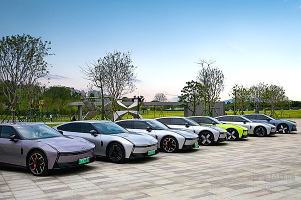 小鹏汽车四季度首现盈利 70亿元加码物理AI竞速