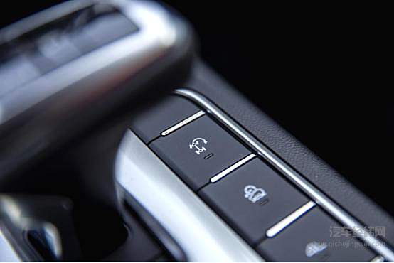 专为越野爱好者打造 长城炮越野皮卡硬核配置挑战改装！