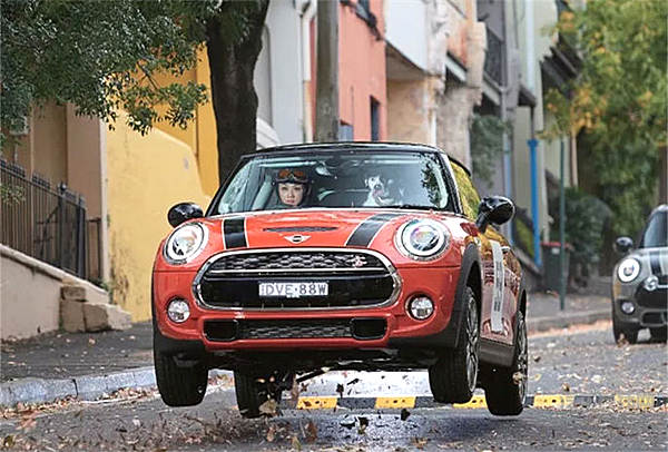 英伦风MINI“卡丁车”竟然搭上了女神汤唯！！！