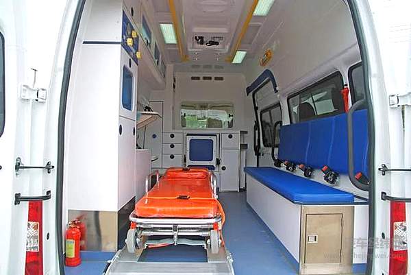 负压救护车：守护生命的“昂贵口罩”