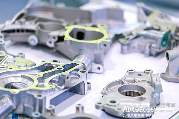 九州汽车生态博览会盛大启幕，首日超10万人前来观展！