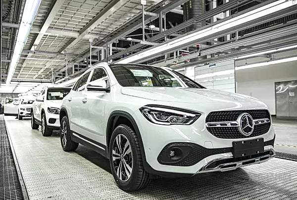 全新奔驰GLA量产车下线（图片来源：北京奔驰官网）