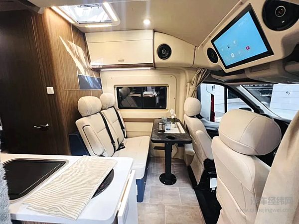 上汽大通MAXUS原厂房车亮相德国杜塞房车展 开启全球旅居生活新篇章