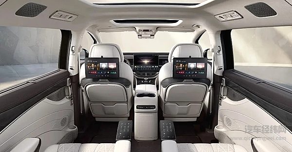 30万级高端MPV二选一 岚图梦想家与腾势D9谁更强？