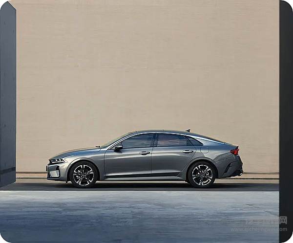 2025款起亚K5增配上市 13.98万元起售