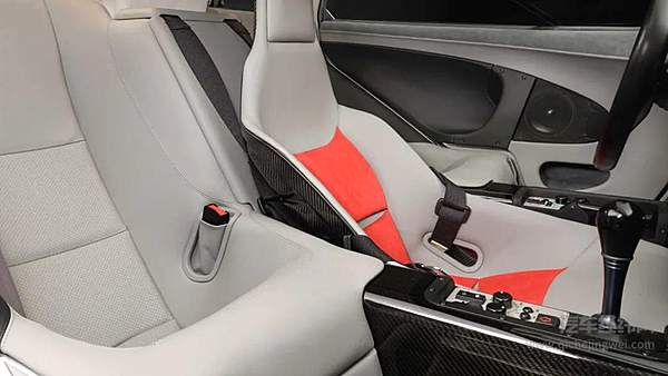 这是保时捷的MPV 探索新领域