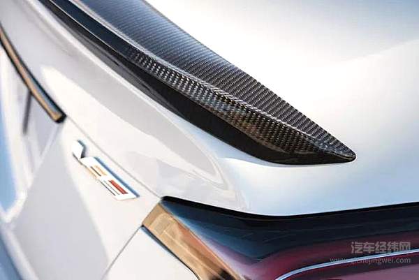 展开一双黑色的翅膀 重新挑战性能极限的凯迪拉克V-Blackwing