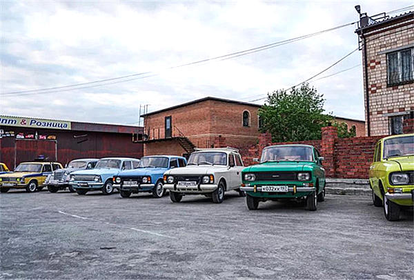 在这开车会惭愧？最霸气SUV遇见20年前的自己！