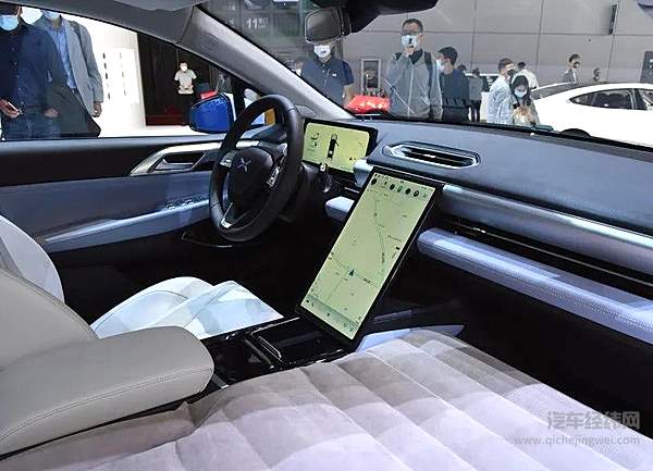 一辆会思考的汽车 or 一台会行走的超级计算机？