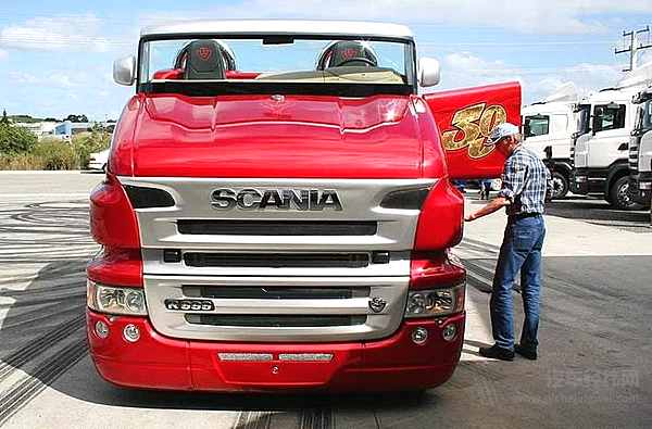 比法拉利还要拉风的敞篷卡车！斯堪尼亚红珍珠R999