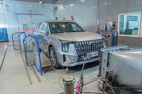 全新第二代GS8混动版百公里油耗低至“5字头”