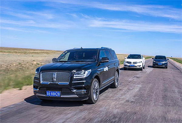 在这开车会惭愧？最霸气SUV遇见20年前的自己！