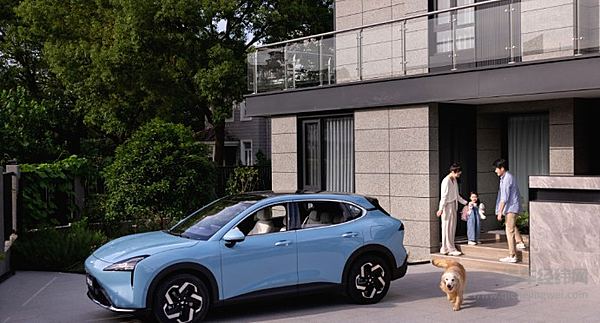 宝骏云海搭载纯电与插混双动力 首发智美车色、座舱官图