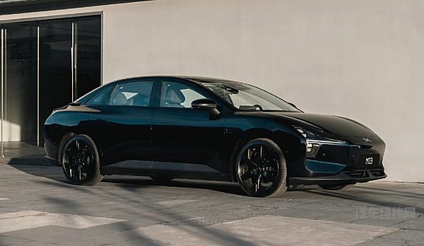 国产新能源轿车对决 小鹏MONA M03靠什么与秦L竞争？