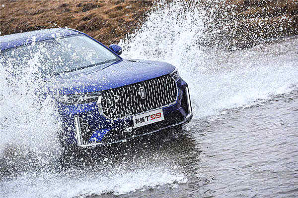 奔腾还是奔驰？ T99打造超豪华座舱！