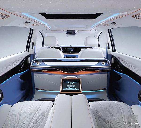 瞄准高端MPV市场 岚图首款MPV梦想家正式亮相