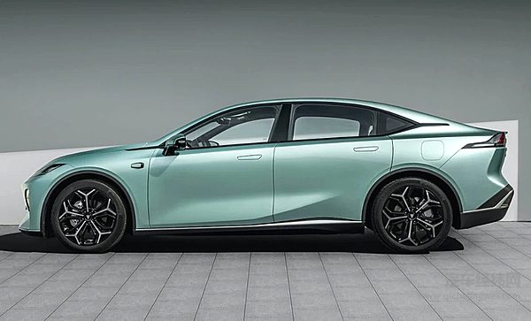 国产增程式电动轿车二选一 东风eπ007为何比深蓝SL03更划算？