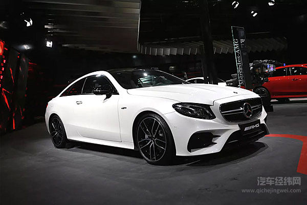 “全擎时代 星电共耀”梅赛德斯-奔驰携全新EQC纯电SUV夺目亮相上海国际车展