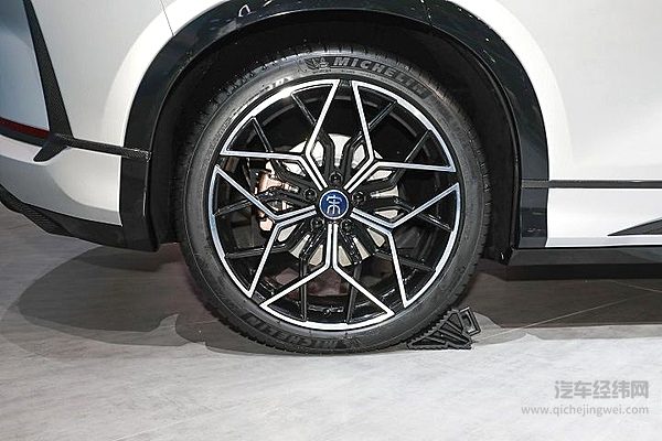 全新年轻化风格 宋L概念车亮相2023上海车展