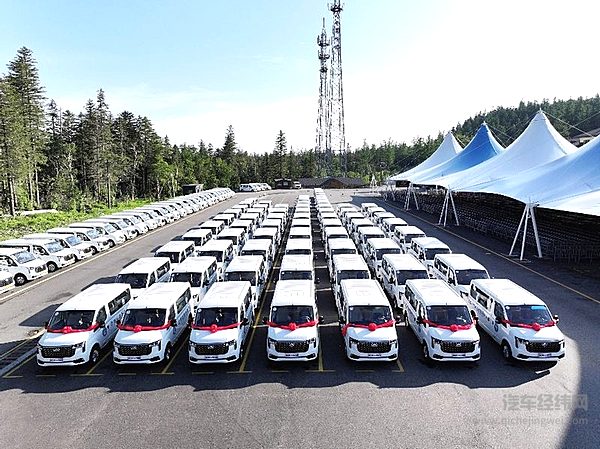 【新途V80在长白山景区